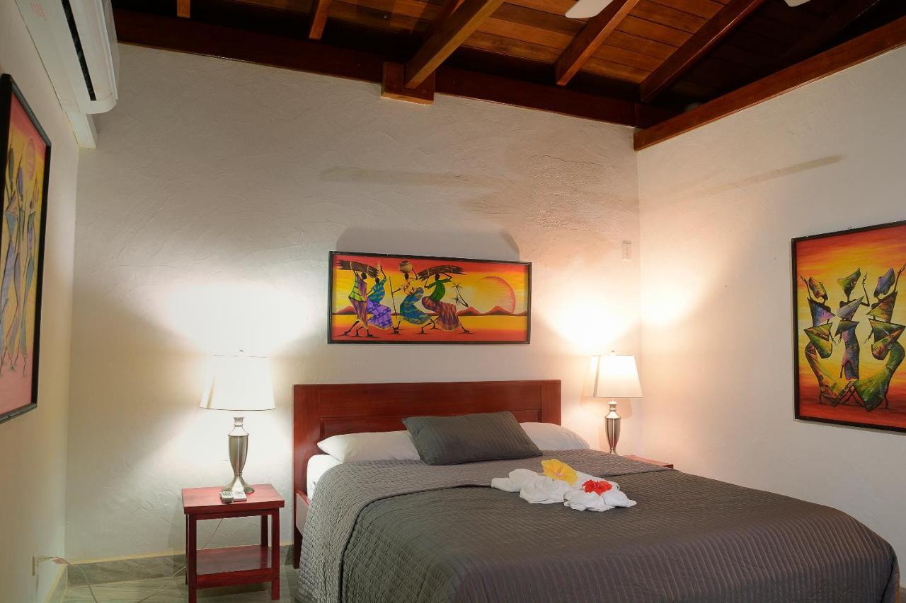 הופקינס Parrot Cove Lodge מראה חיצוני תמונה