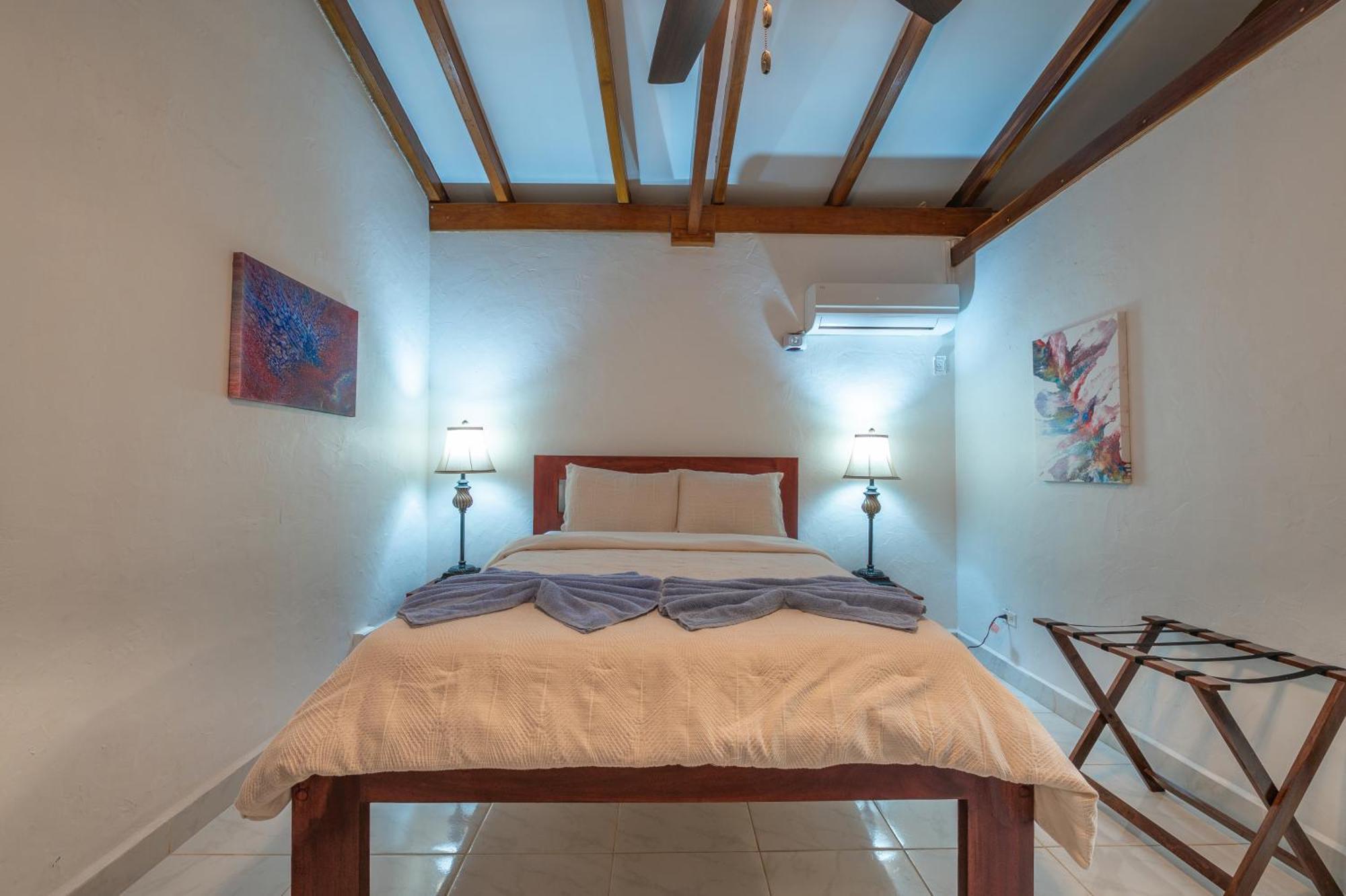 הופקינס Parrot Cove Lodge מראה חיצוני תמונה